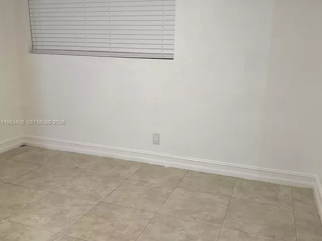 Дом в аренду по адресу 4329 NW 3rd Ave - фото 7387833