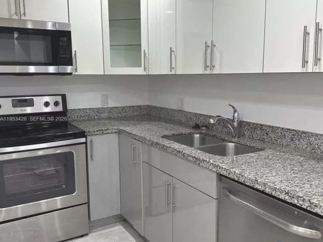 Дом в аренду по адресу 4329 NW 3rd Ave - фото 7387837