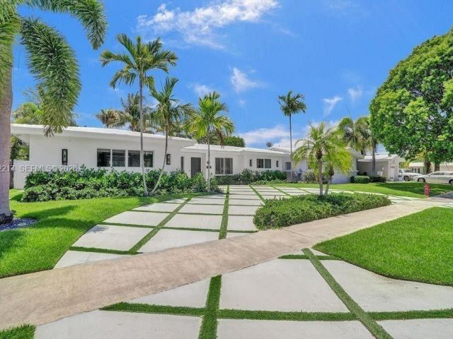 Дом в аренду по адресу 2080 NE 65th St - фото 7531571