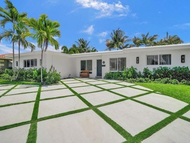 Дом в аренду по адресу 2080 NE 65th St - фото 7531572