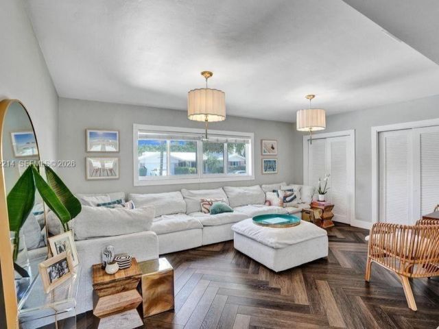 Дом в аренду по адресу 2080 NE 65th St - фото 7531573