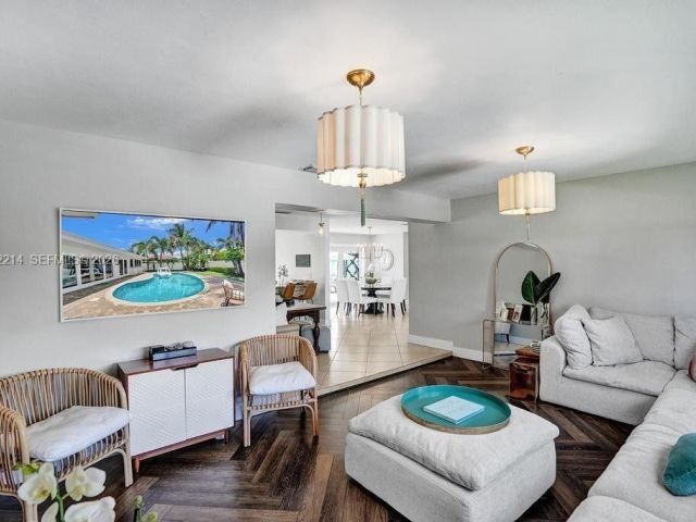 Дом в аренду по адресу 2080 NE 65th St - фото 7531574