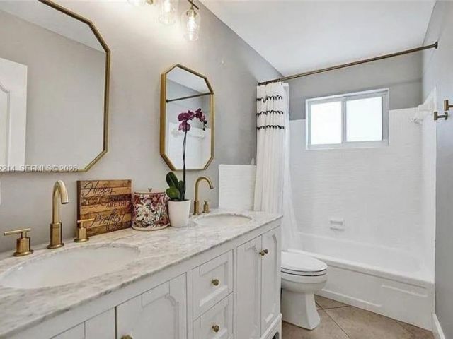 Дом в аренду по адресу 2080 NE 65th St - фото 7531579