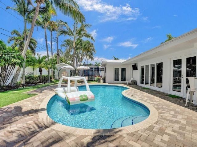 Дом в аренду по адресу 2080 NE 65th St - фото 7531583