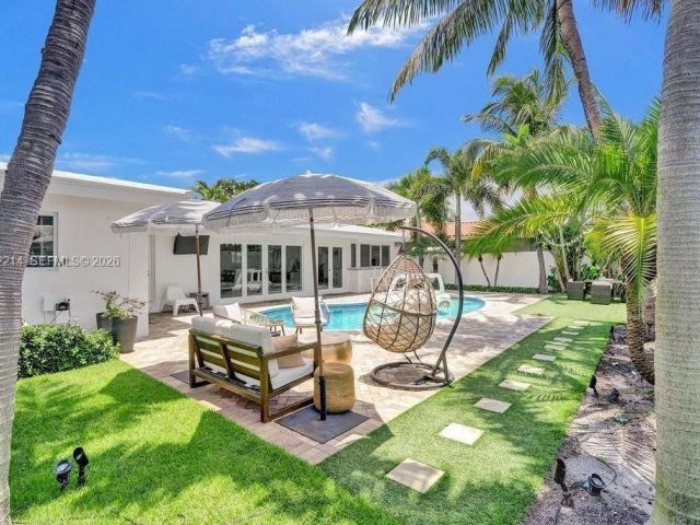 Дом в аренду по адресу 2080 NE 65th St - фото 7531584