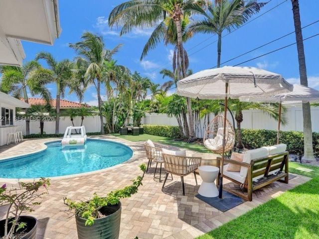 Дом в аренду по адресу 2080 NE 65th St - фото 7531585