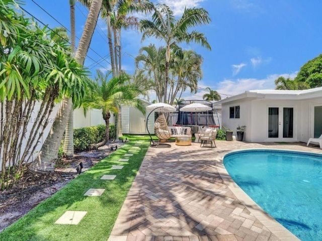 Дом в аренду по адресу 2080 NE 65th St - фото 7531586