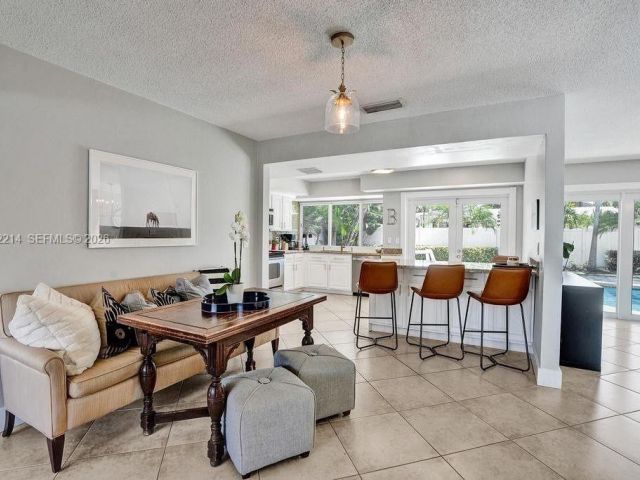 Дом в аренду по адресу 2080 NE 65th St - фото 7531589