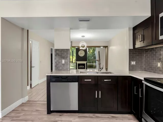 Продажа дома по адресу 6768 Canary Palm Cir - фото 7387936