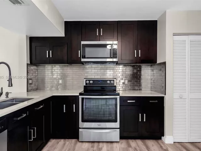 Продажа дома по адресу 6768 Canary Palm Cir - фото 7387937