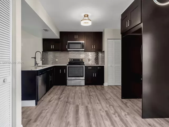 Продажа дома по адресу 6768 Canary Palm Cir - фото 7387938