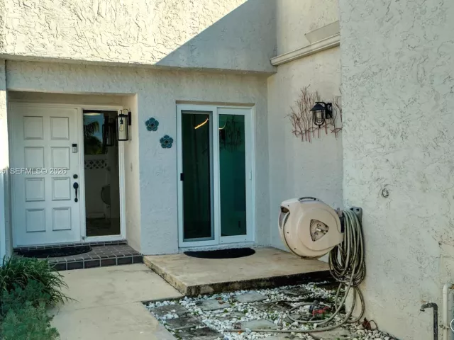 Продажа дома по адресу 6768 Canary Palm Cir - фото 7387940