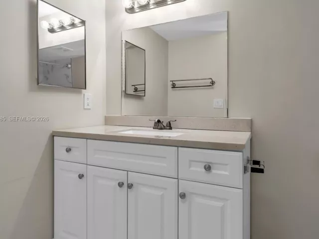 Продажа дома по адресу 6768 Canary Palm Cir - фото 7387928