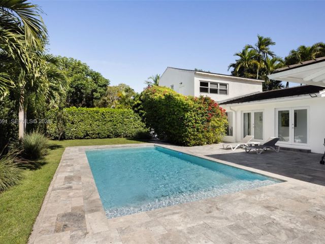 Продажа дома по адресу 1101 Coral Way - фото 7535481