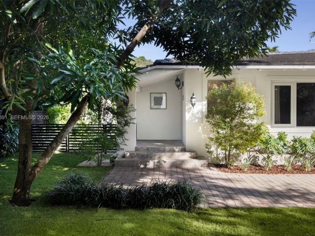 Продажа дома по адресу 1101 Coral Way - фото 7535484