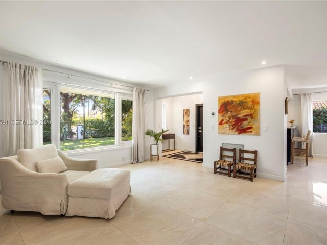 Продажа дома по адресу 1101 Coral Way - фото 7535486