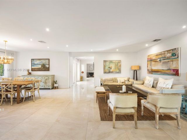 Продажа дома по адресу 1101 Coral Way - фото 7535487