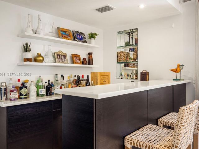 Продажа дома по адресу 1101 Coral Way - фото 7535490