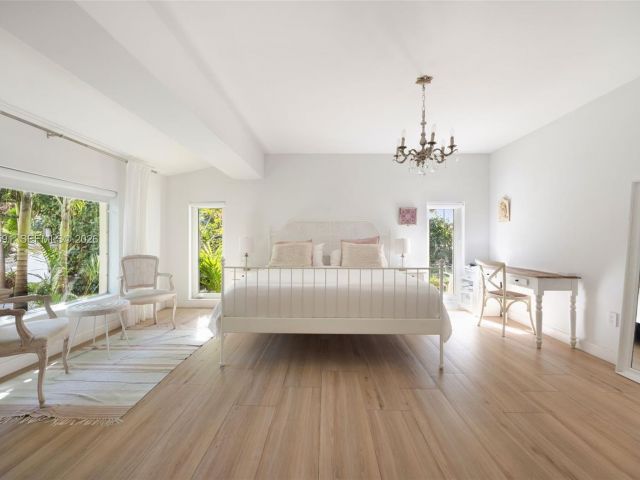 Продажа дома по адресу 1101 Coral Way - фото 7535496