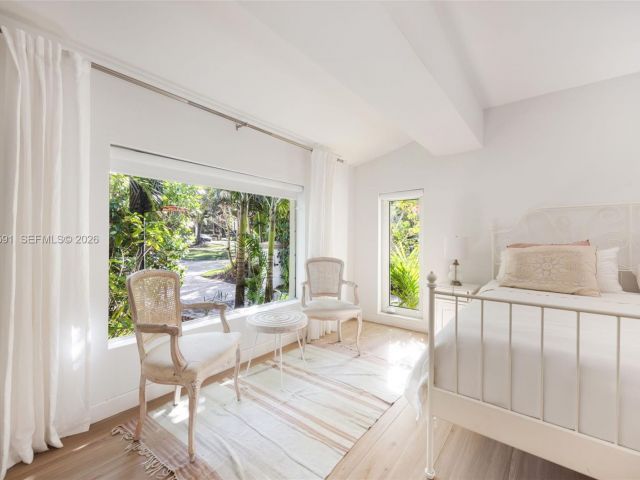 Продажа дома по адресу 1101 Coral Way - фото 7535498