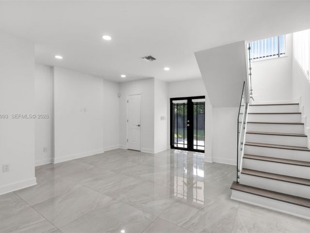 Продажа дома по адресу 66 NW 73rd Place - фото 7514902