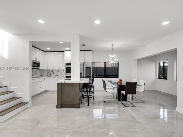 Продажа дома по адресу 66 NW 73rd Place - фото 7514905