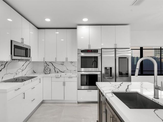 Продажа дома по адресу 66 NW 73rd Place - фото 7514908