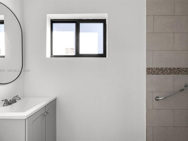 Продажа дома по адресу 66 NW 73rd Place - фото 7514916