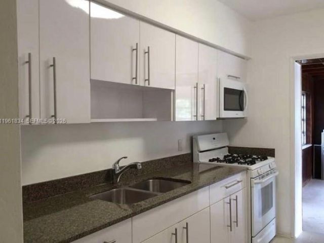 Дом в аренду по адресу 730 NE 139 ST - фото 7500523