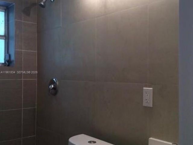 Дом в аренду по адресу 730 NE 139 ST - фото 7500526