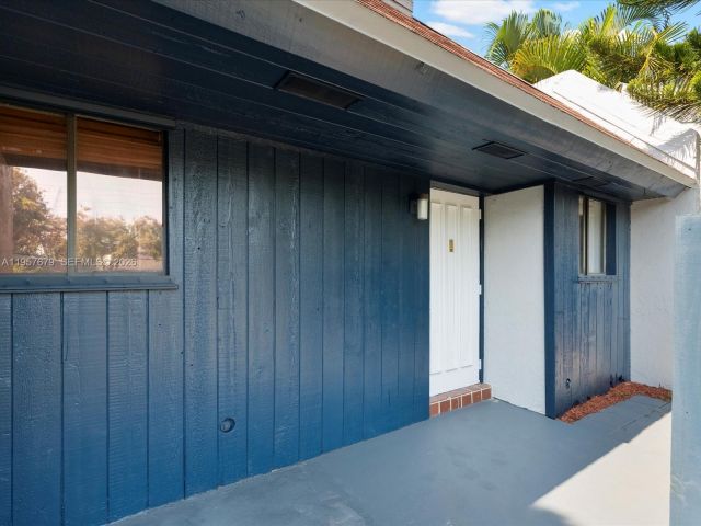 Дом в аренду по адресу 5020 SW 40th Ave 5020 - фото 7482903