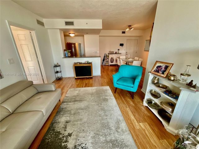 Продажа квартиры #1705 - фото 7433525