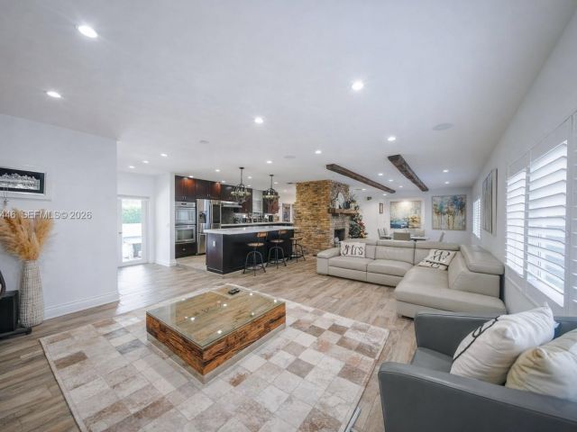 Продажа дома по адресу 241 SW 129th Ave - фото 7428167