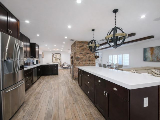 Продажа дома по адресу 241 SW 129th Ave - фото 7428171