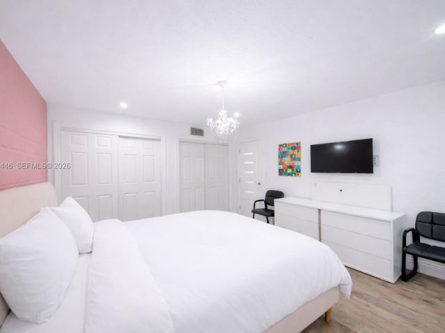 Продажа дома по адресу 241 SW 129th Ave - фото 7428179