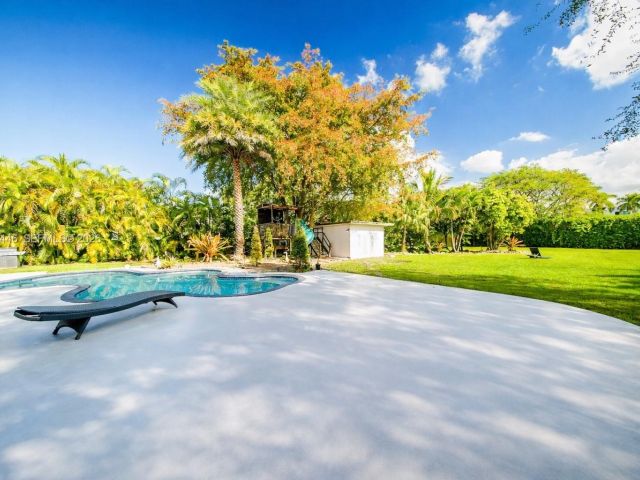 Продажа дома по адресу 241 SW 129th Ave - фото 7428182