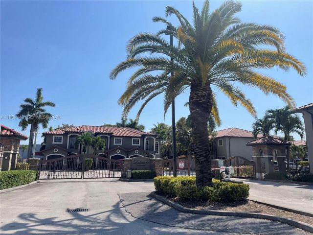 Дом в аренду по адресу 16811 NW 14th Ave 16811 - фото 7480224