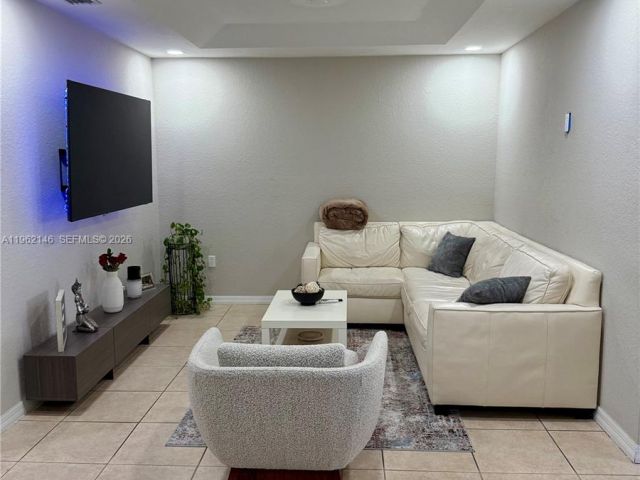 Дом в аренду по адресу 16811 NW 14th Ave 16811 - фото 7480227