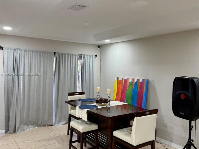 Дом в аренду по адресу 16811 NW 14th Ave 16811 - фото 7480229