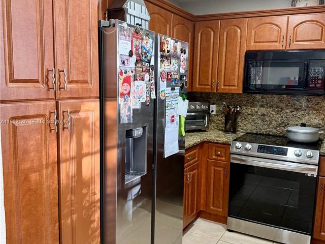 Дом в аренду по адресу 16811 NW 14th Ave 16811 - фото 7480230