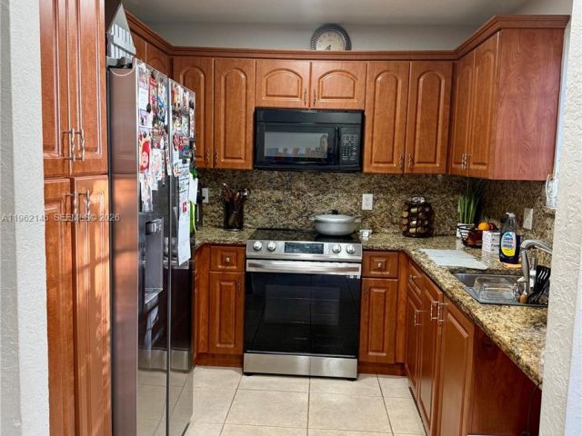 Дом в аренду по адресу 16811 NW 14th Ave 16811 - фото 7480232