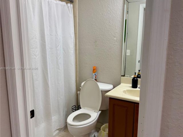 Дом в аренду по адресу 16811 NW 14th Ave 16811 - фото 7480237