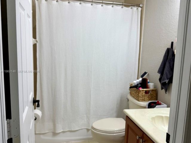 Дом в аренду по адресу 16811 NW 14th Ave 16811 - фото 7480241