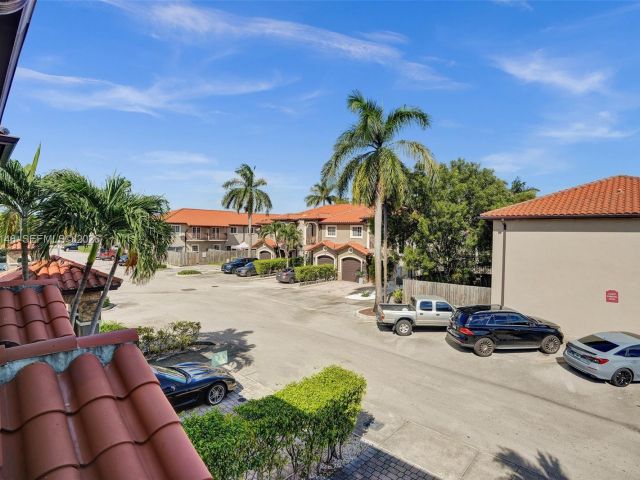 Дом в аренду по адресу 16811 NW 14th Ave 16811 - фото 7480243