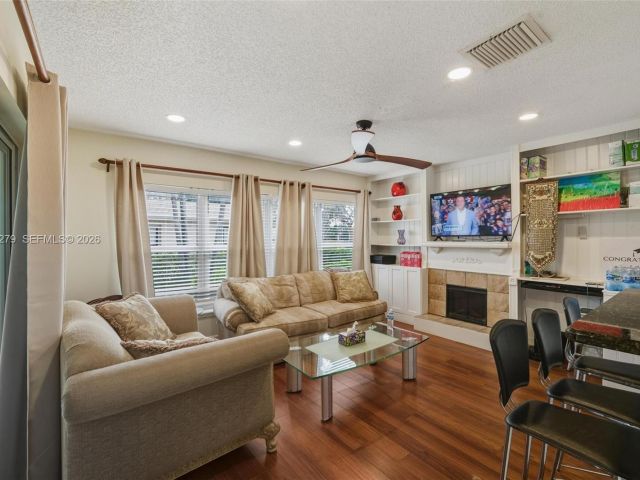 Продажа дома по адресу 10308 Greenbriar Ct - фото 7453473