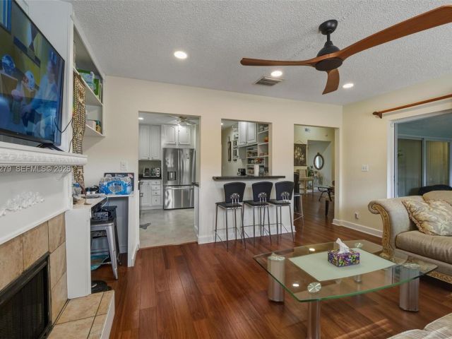 Продажа дома по адресу 10308 Greenbriar Ct - фото 7453476