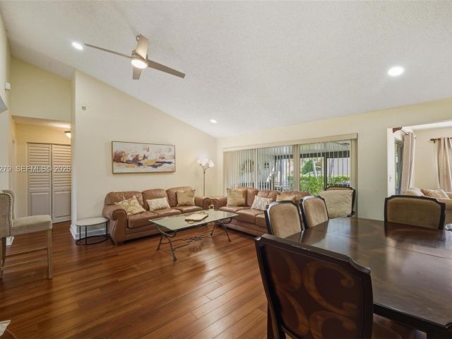 Продажа дома по адресу 10308 Greenbriar Ct - фото 7453485