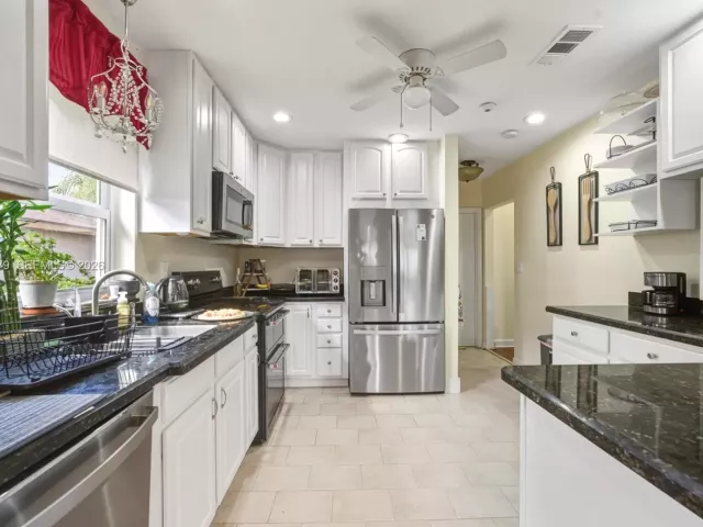Продажа дома по адресу 10308 Greenbriar Ct - фото 7453478