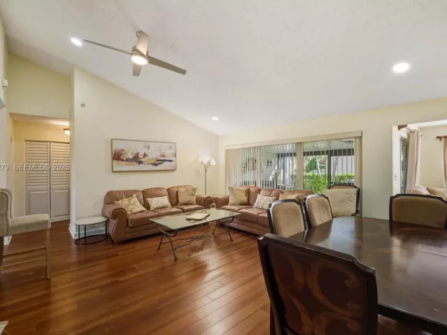 Продажа дома по адресу 10308 Greenbriar Ct - фото 7453485