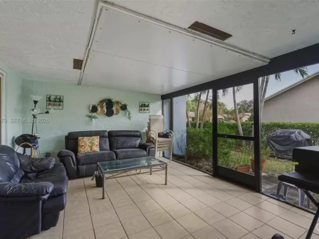 Продажа дома по адресу 10308 Greenbriar Ct - фото 7453471